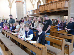 Vorstellung der Kommunionkinder in St. Crescentius ( © Karl-Franz Thiede)